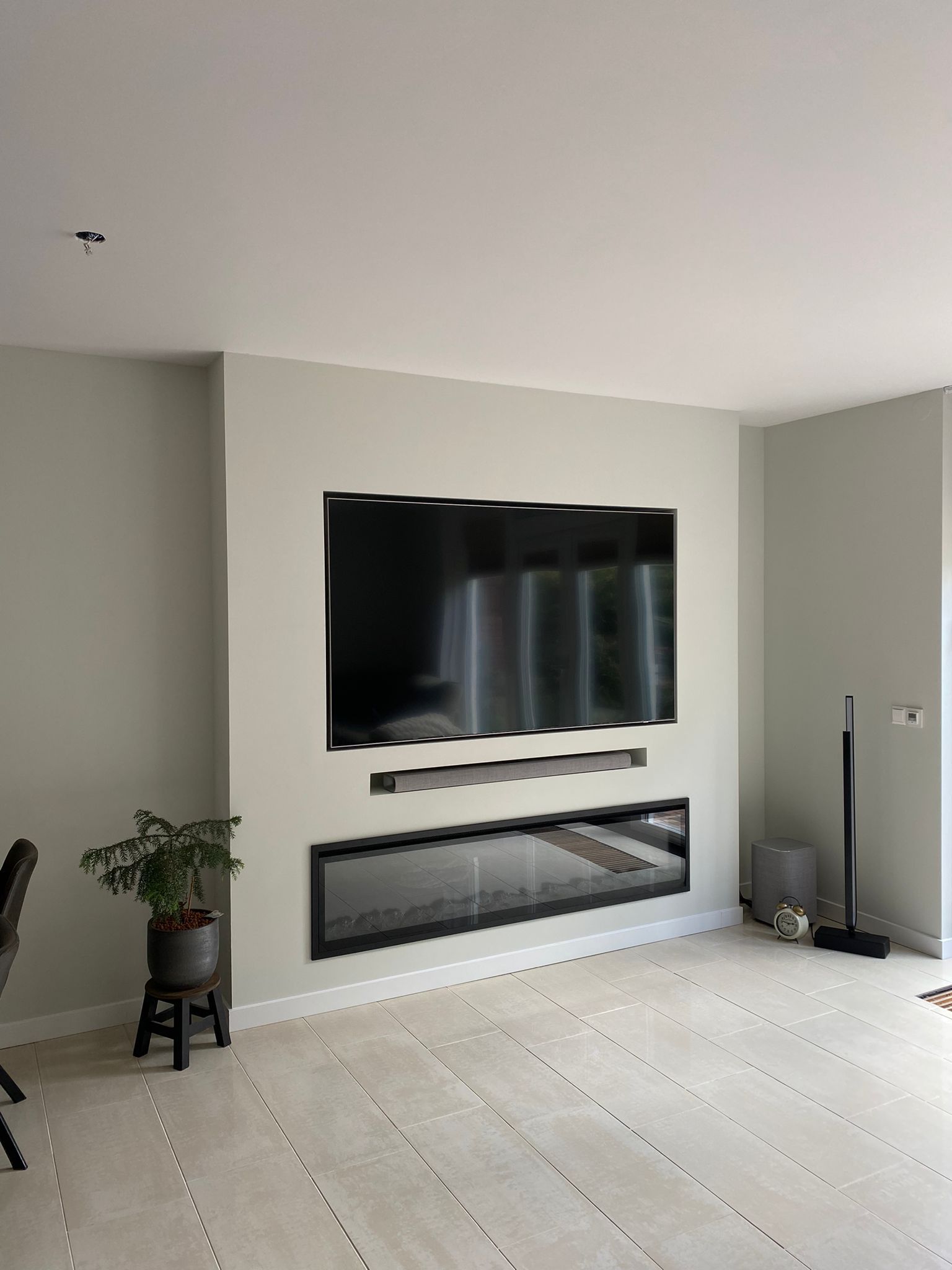 PHOTO-2024-07-18-17-29-54 Cinewall in combinatie met een sfeerhaard